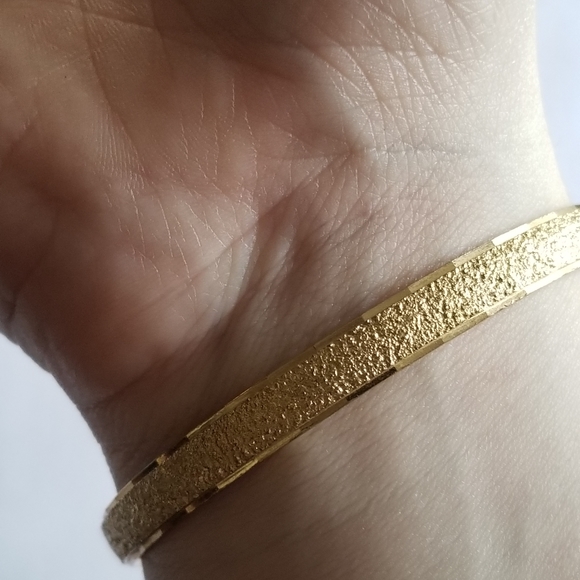 Vintage Monet bracelet gold tone bangle textured beveled - Picture 4 of 9